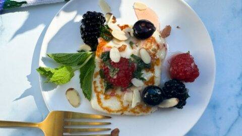 halloumi cheese salad with berries on a plate.