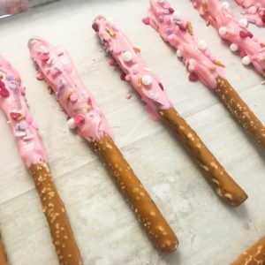 Holiday-Chocolate-Pretzel-Rods