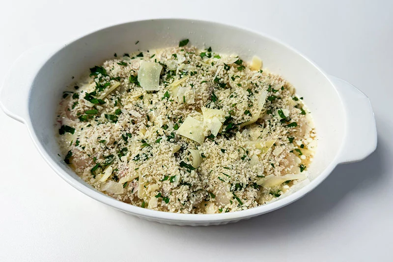 baking dish of scallops and topping.