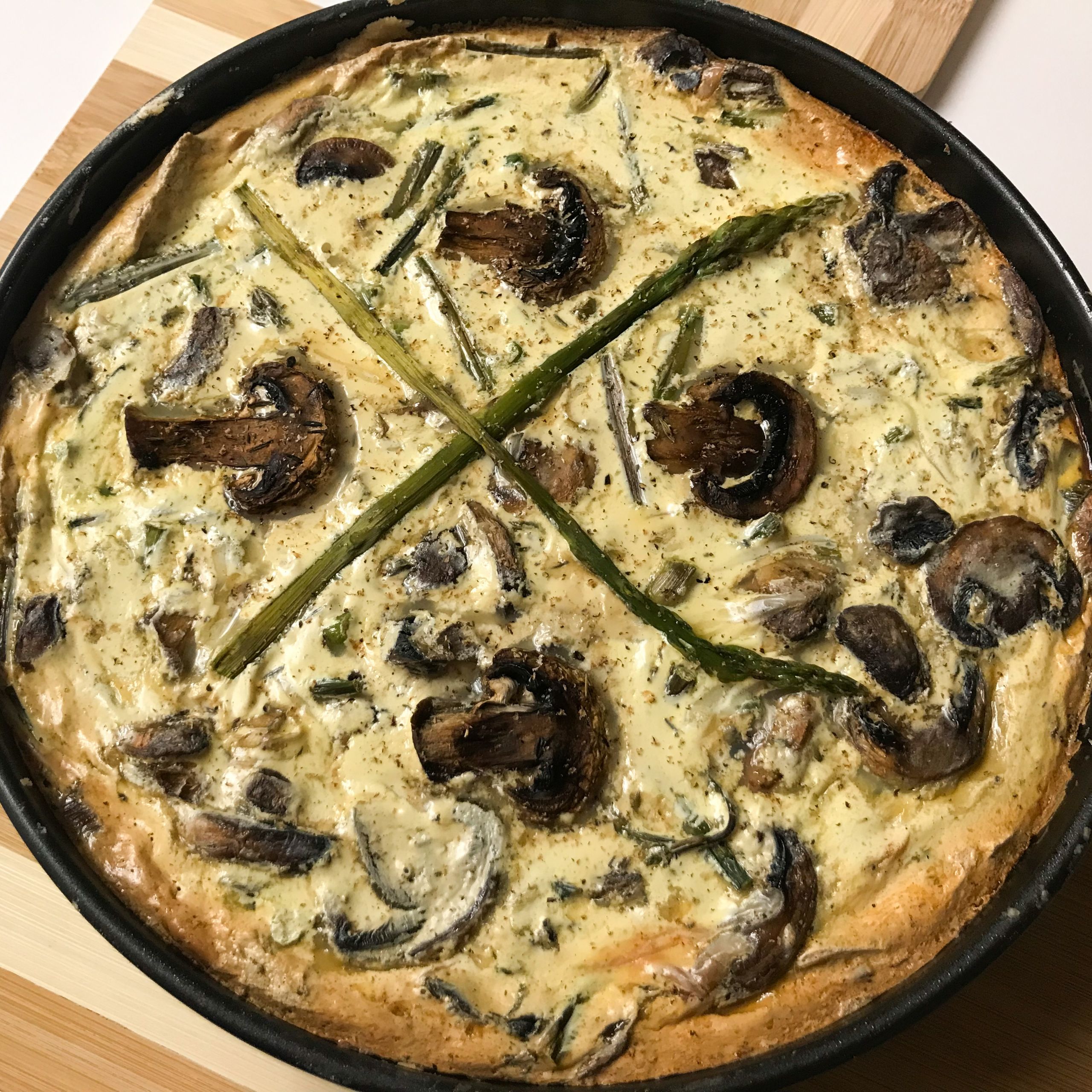 Baked quiche view from above