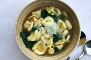 Spinach and Cheese Tortellini Soup