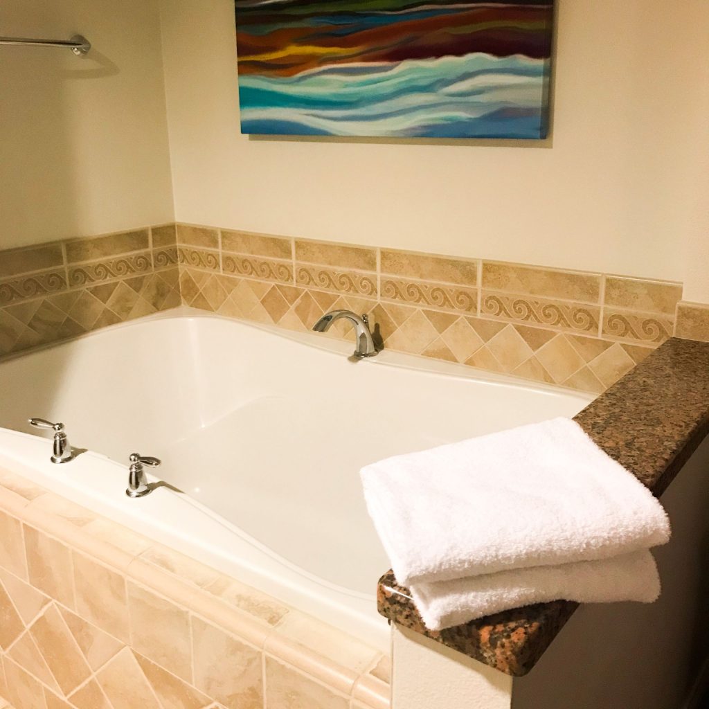 bathtub at Marriott Newport Beach | my curated tastes