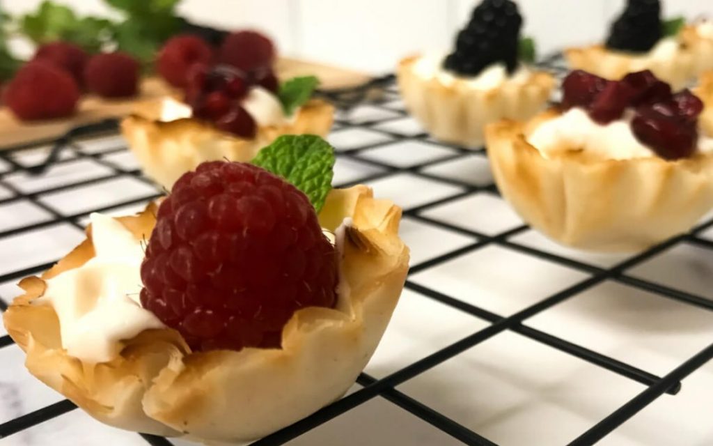 MINI CHEESECAKE TARTS | MY CURATED TASTES