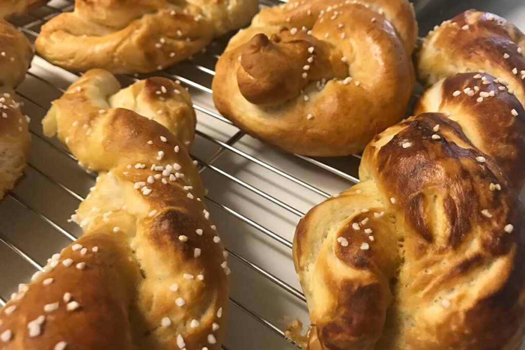 Homemade-Soft-Pretzels-with-Beer-Cheese-Sauce-Main