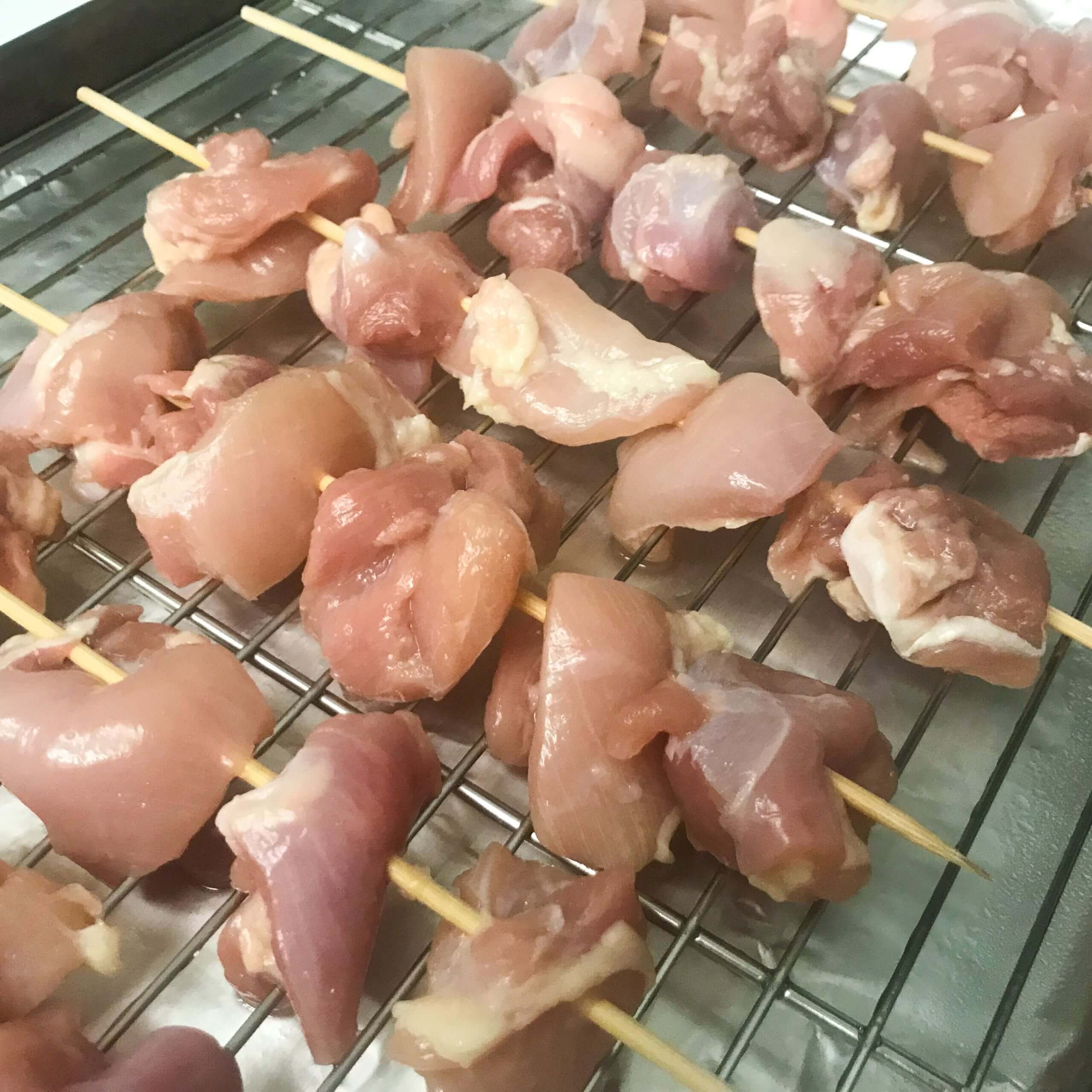 tray of raw chicken skewers