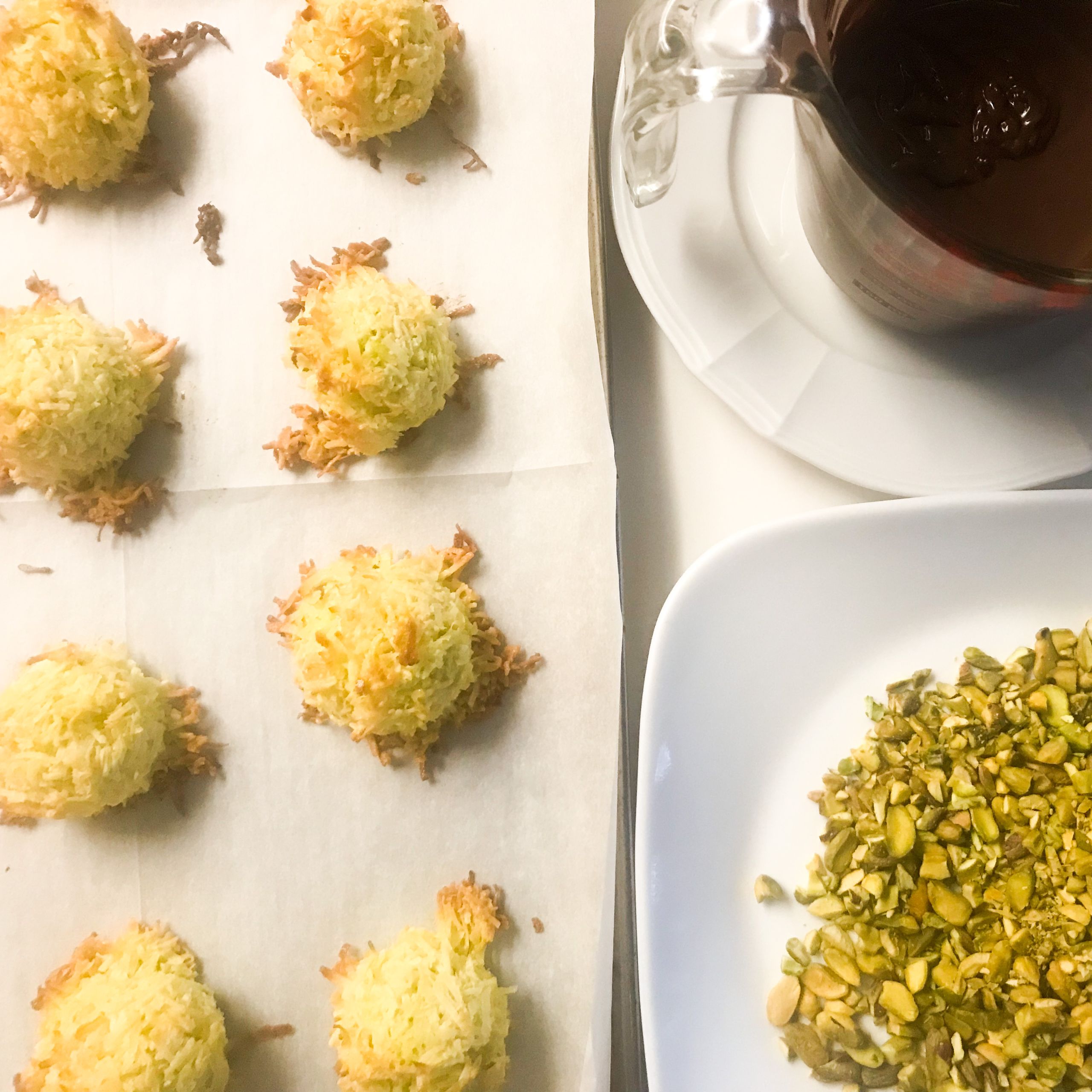chocolate-dipped-pistachio-macaroons3