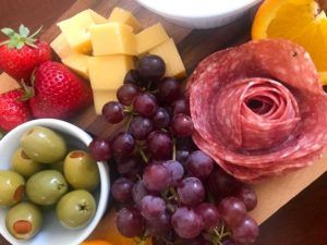 salami-rose-on-cheeseboard