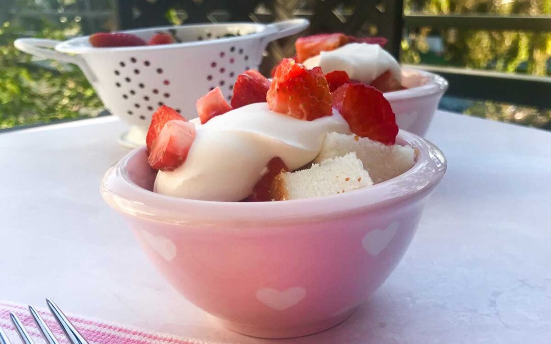 Mini-Strawberries-and-Cream-Parfaits-Featured-Image