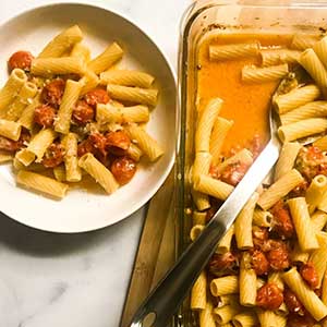 Mozzarella-and-Cherry-Tomato-Rotini-Box