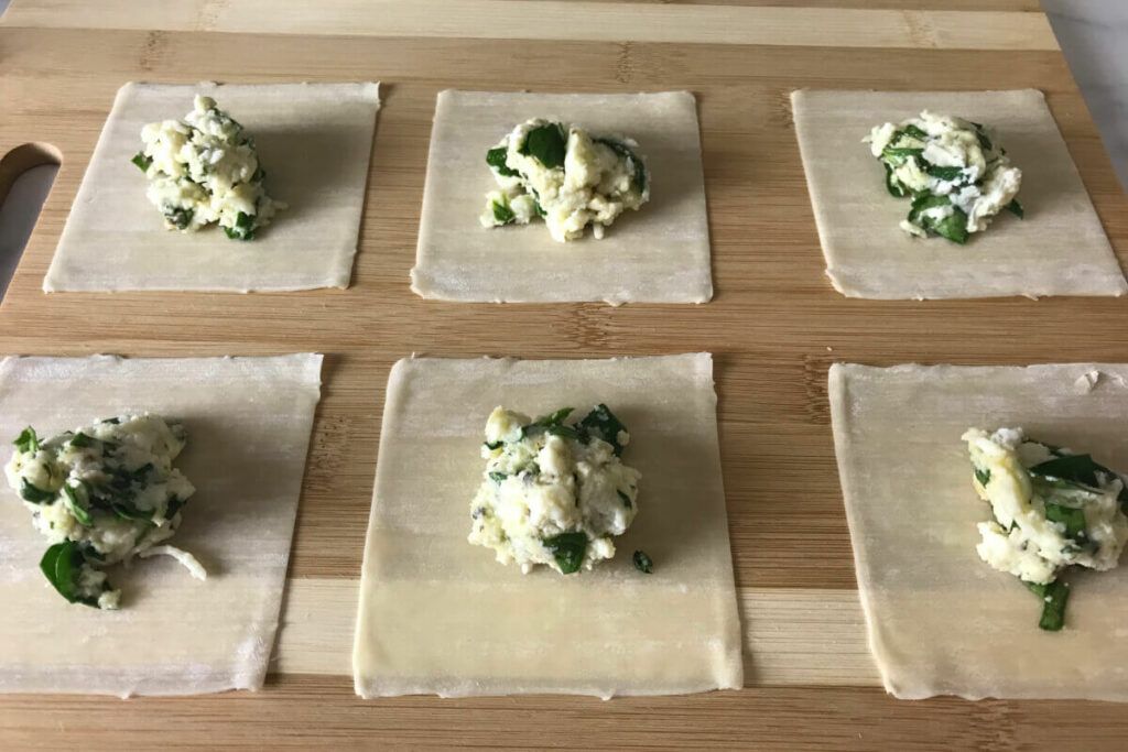 Wonton Cheese & Spinach Ravioli With Marinara Sauce | My Curated Tastes