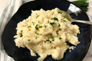 bowl of mashed potatoes