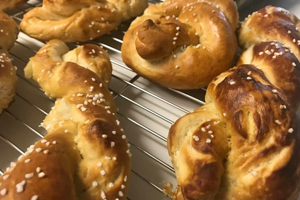 Homemade-Soft-Pretzels-with-Beer-Cheese-Sauce