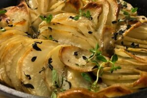Roasted Crispy Garlic Potatoes