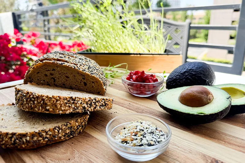 ingredients for avocado toast with everything bagel seasoning.