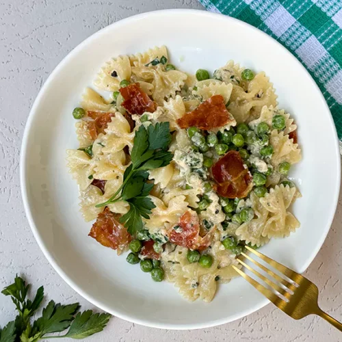 Creamy Garlic Parmesan Pasta With Peas & Prosciutto.