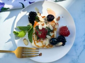 halloumi cheese salad with berries on a plate.