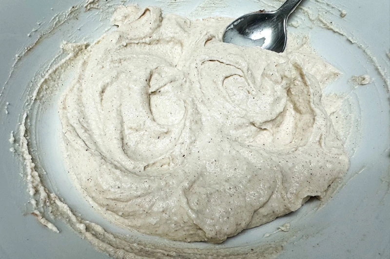 mascarpone and ricotta mixed in bowl.