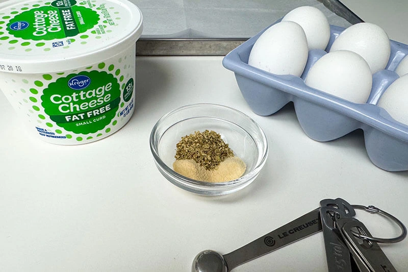 ingredients for cottage cheese flatbread pizza.