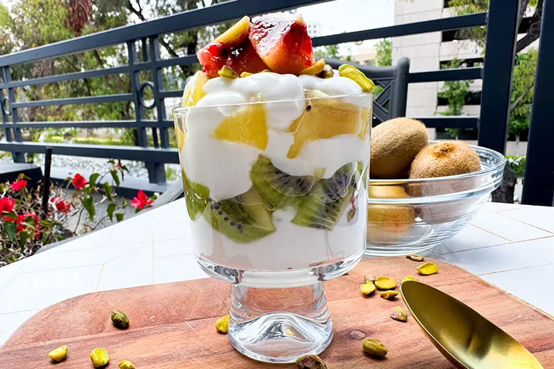 tri color kiwi greek yogurt dessert parfait.