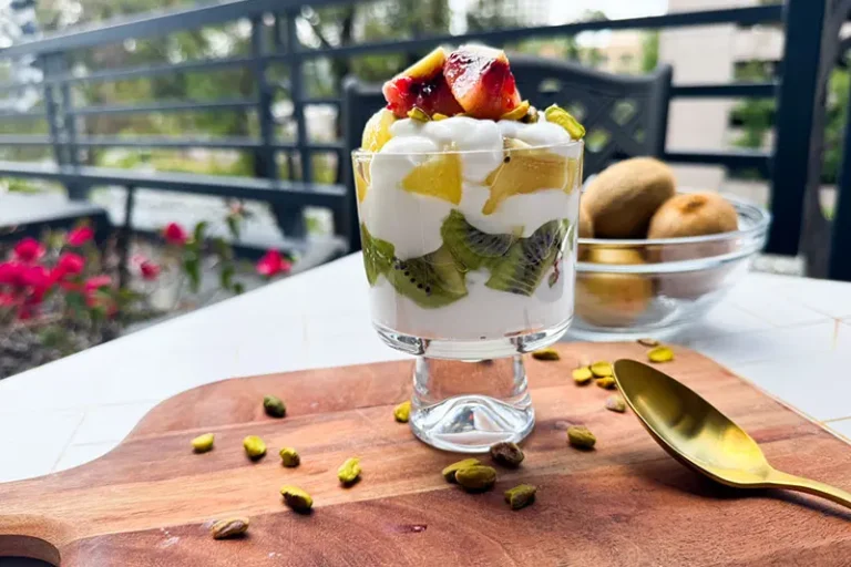 tri color kiwi greek yogurt dessert parfait.