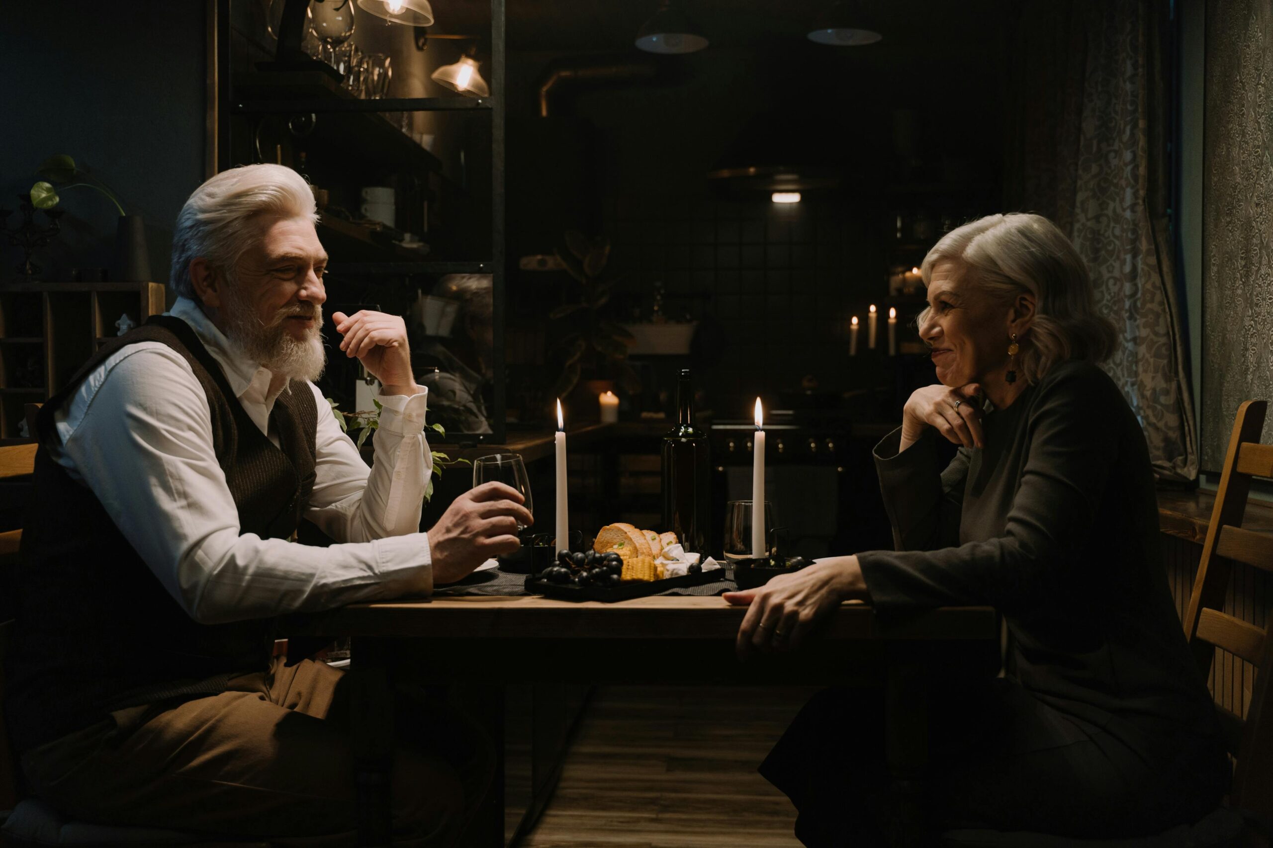 couple dining.